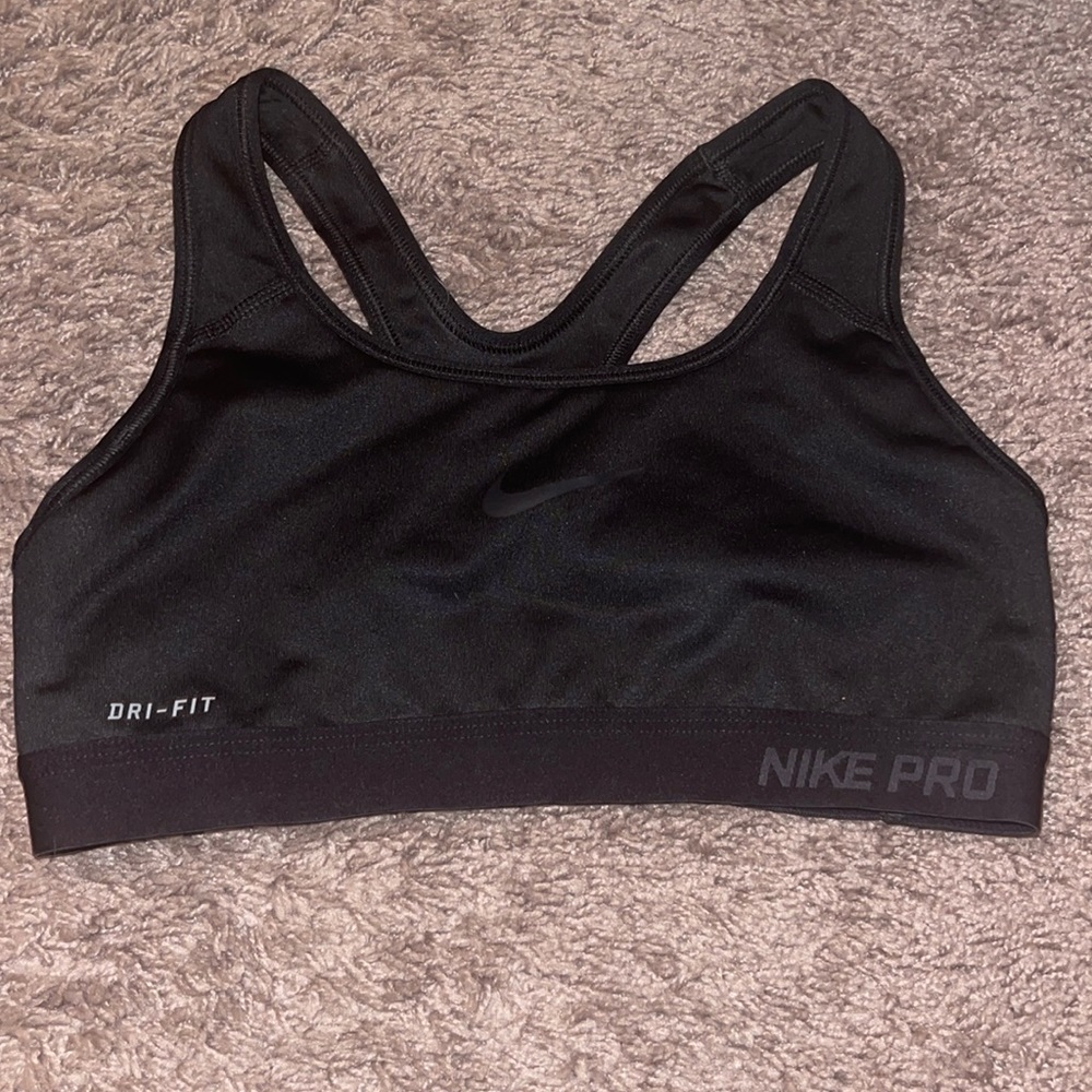 nike sports bra. size small